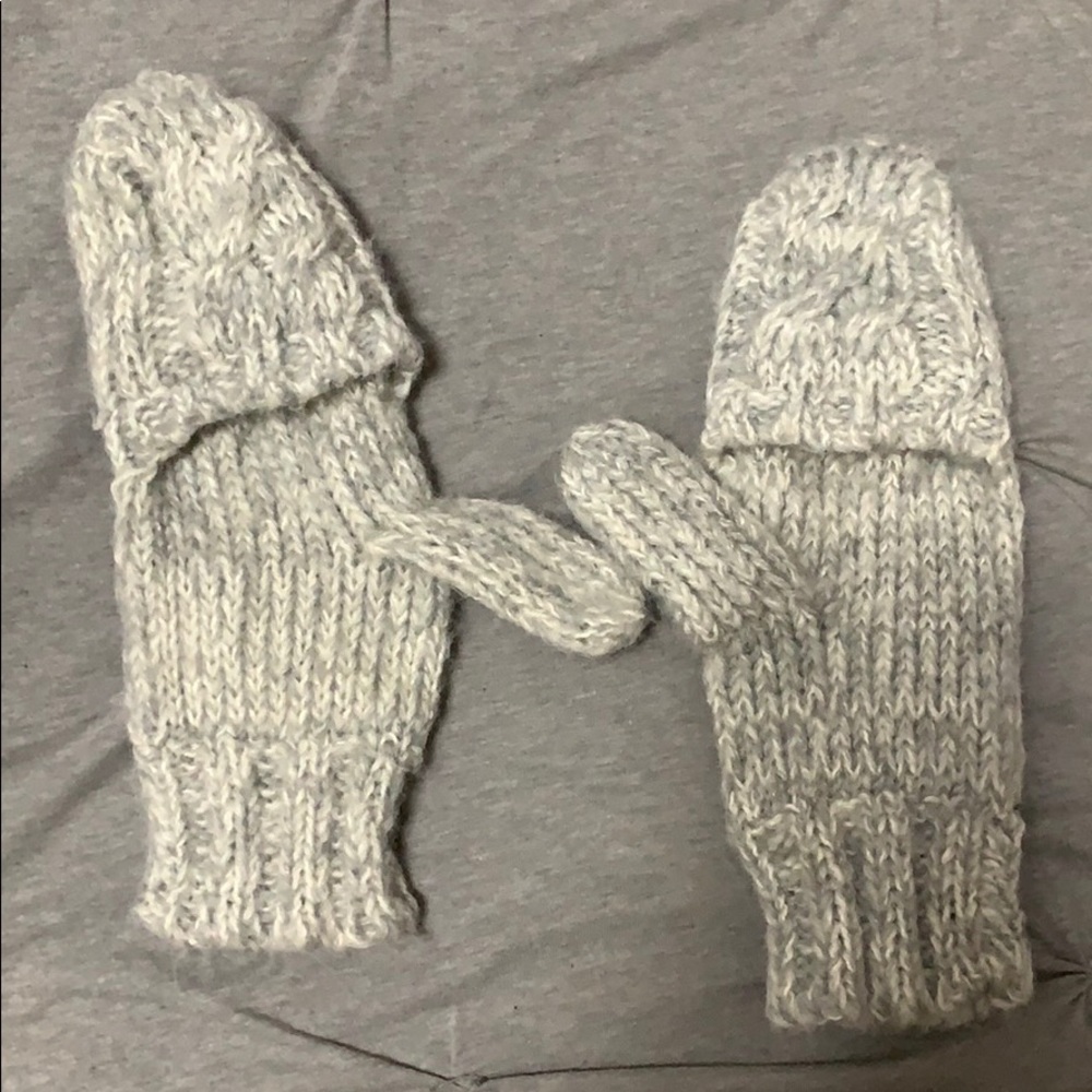 Gray mittens knit